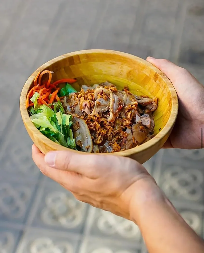 Ànec amb Salsa Lemongrass al restaurant vietnamita Kiu Nam a Barcelona