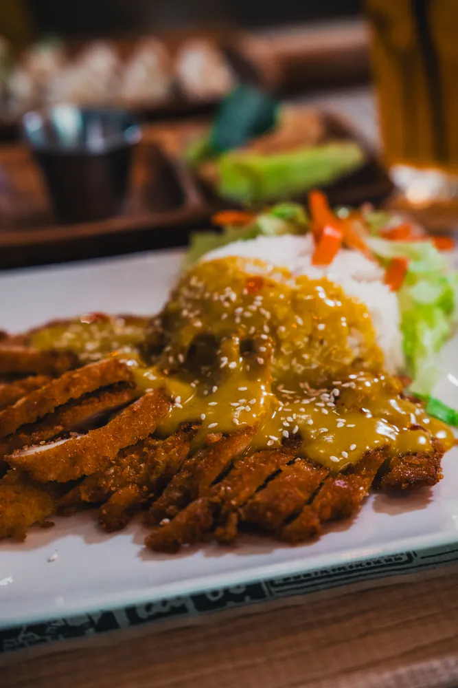 Pollastre Arrebossat o Tofu Arrebossat amb Salsa de Curry al restaurant vietnamita Kiu Nam a Barcelona